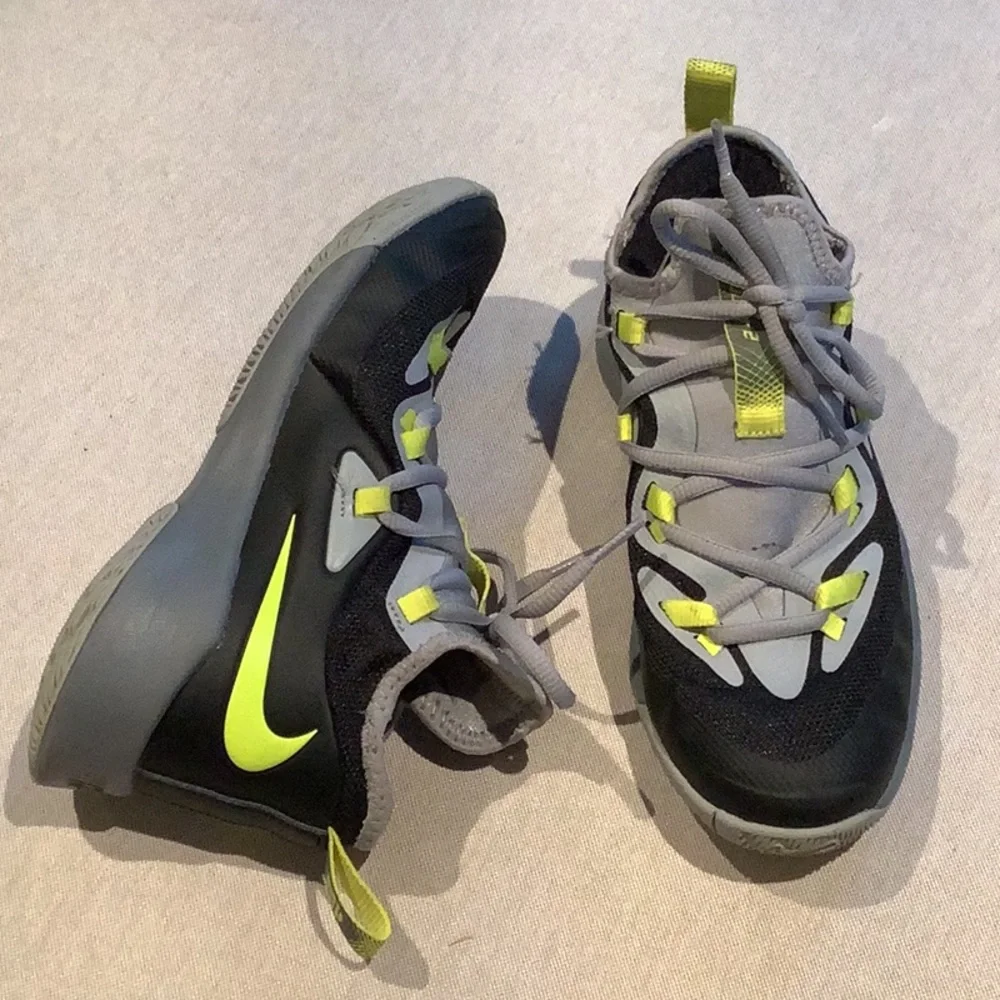 Nike: Basketball SHOES - Gray/Black/Neon Yellow - Future Court 2 Size 3.5Y